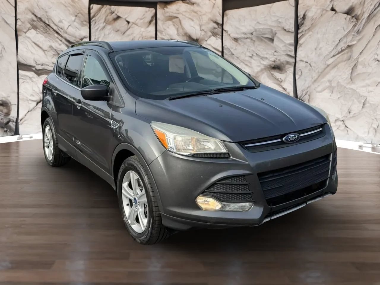 Used 2015 Ford Escape SE w/ Equipment Group 201A FWD image 2