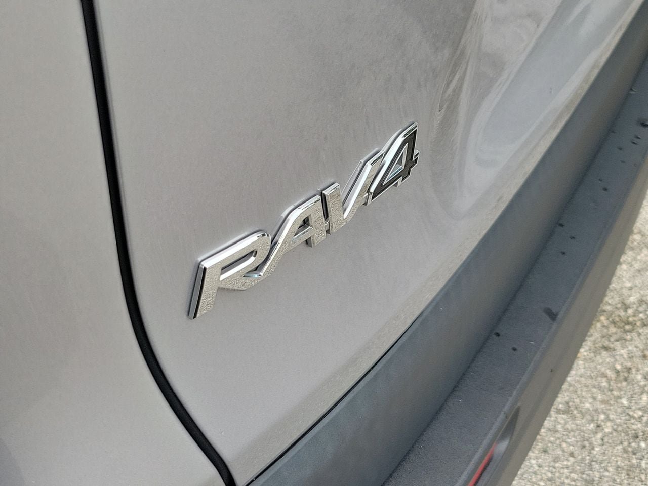 Used 2024 Toyota RAV4 XLE w/ Convenience Package FWD image 6