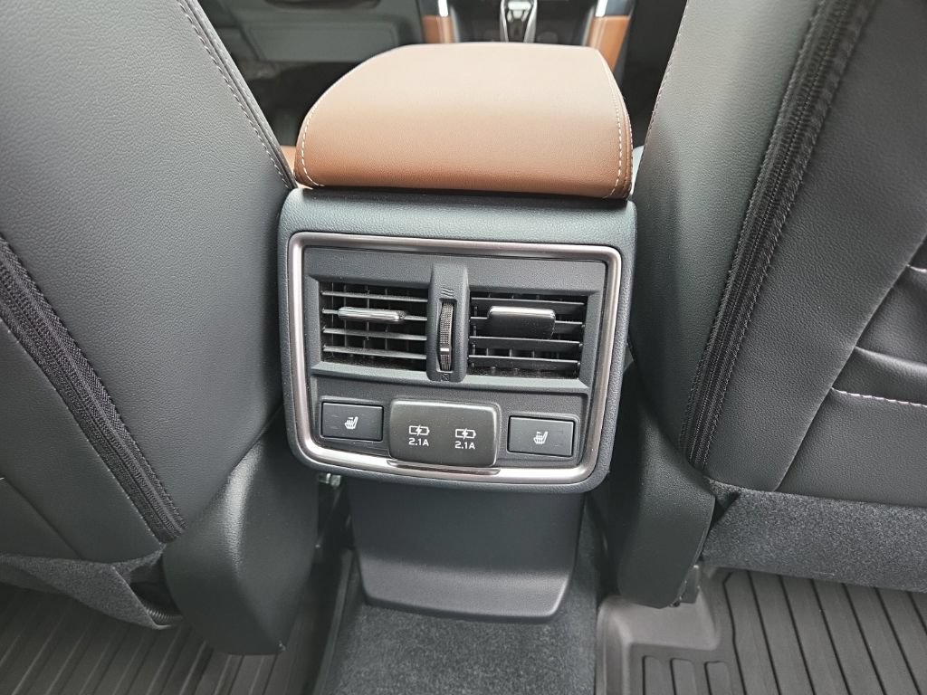 Used 2024 Subaru Forester Touring w/ Convenience Package AWD/4WD image 27