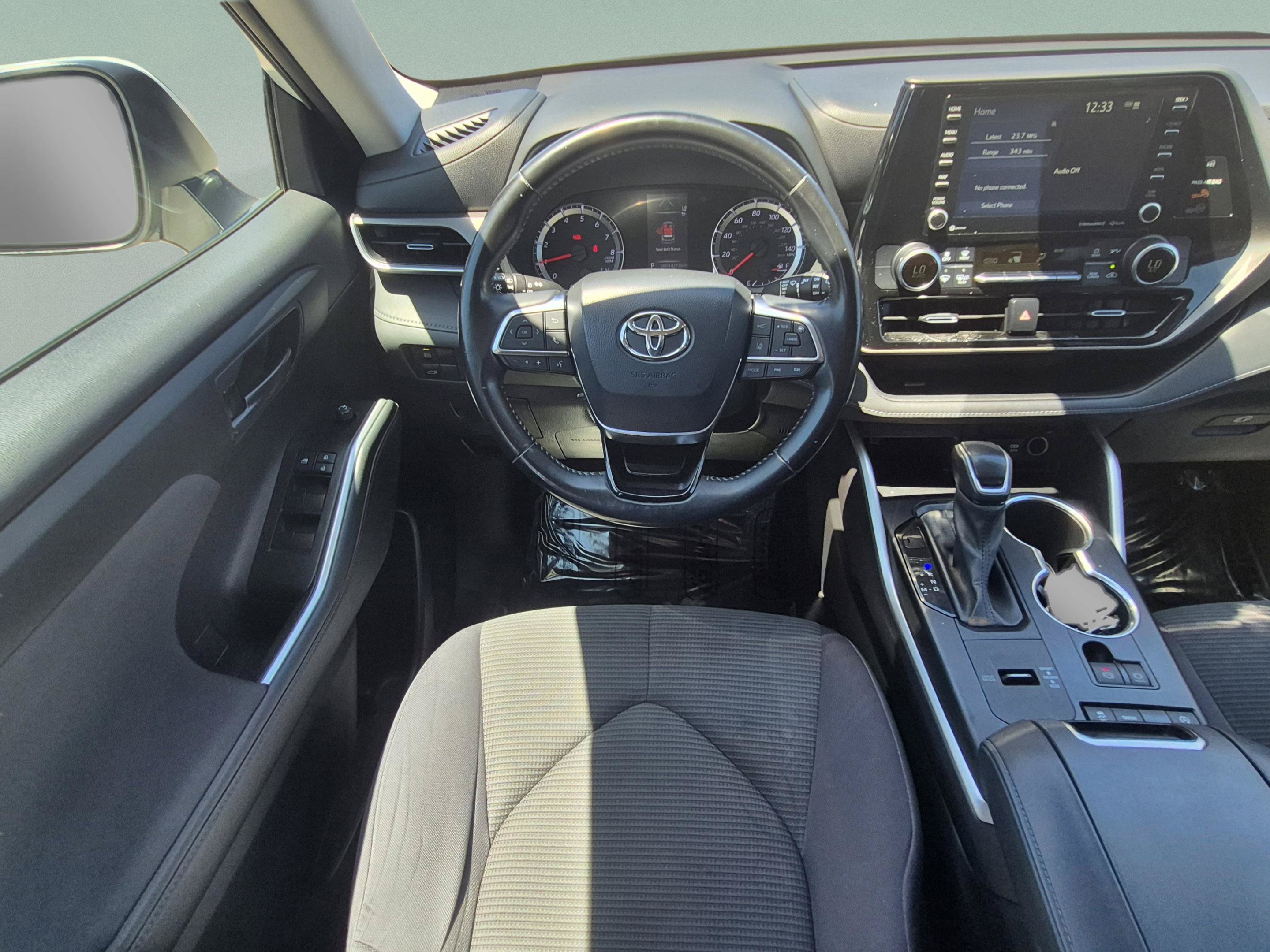 Used 2021 Toyota Highlander LE FWD image 12