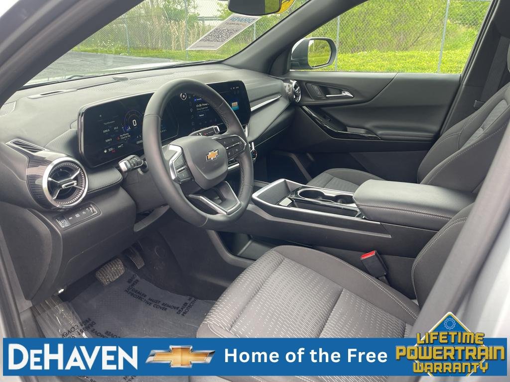 Used 2025 Chevrolet Equinox LT AWD/4WD image 11