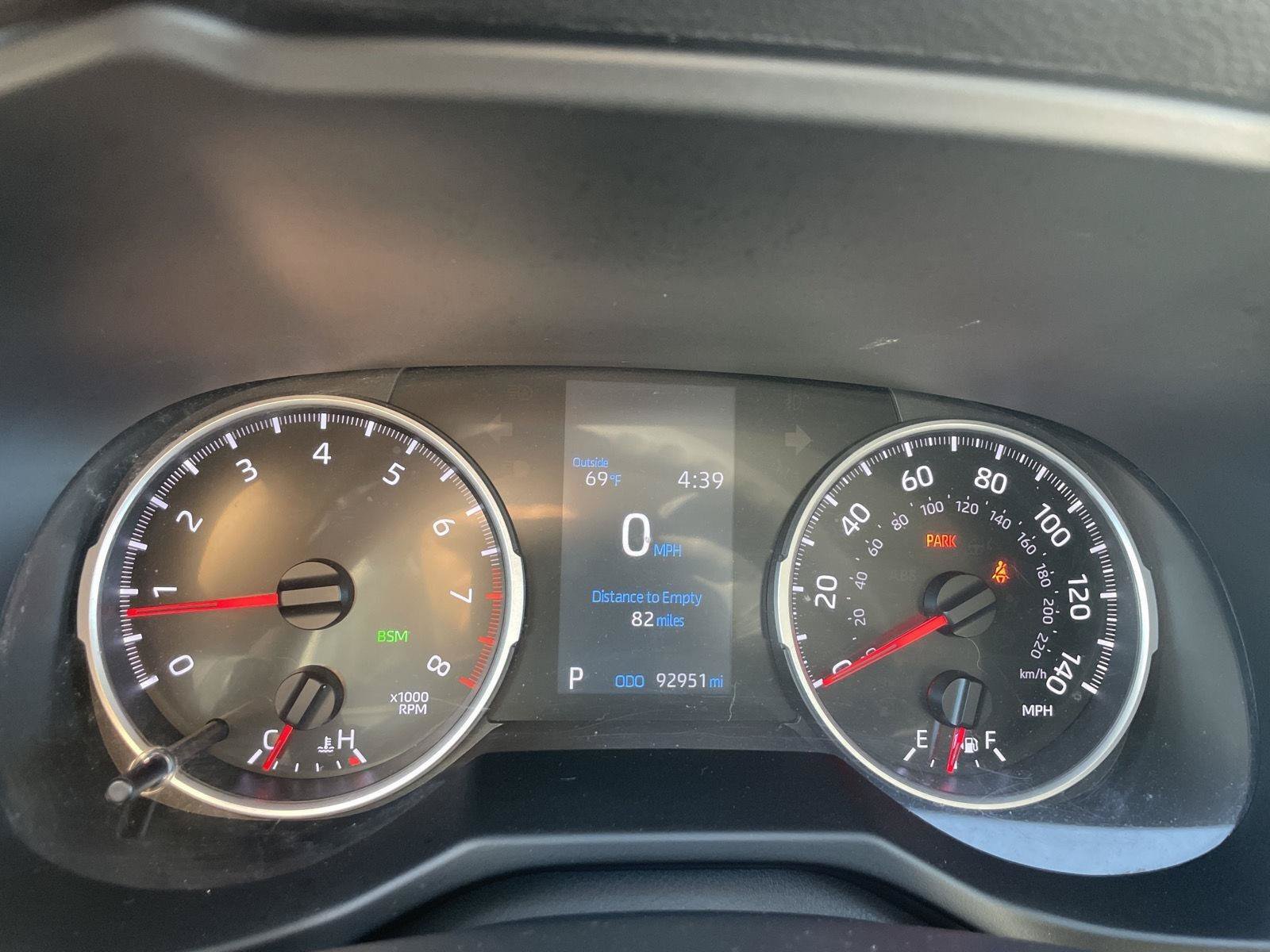 Used 2019 Toyota RAV4 XLE FWD image 2