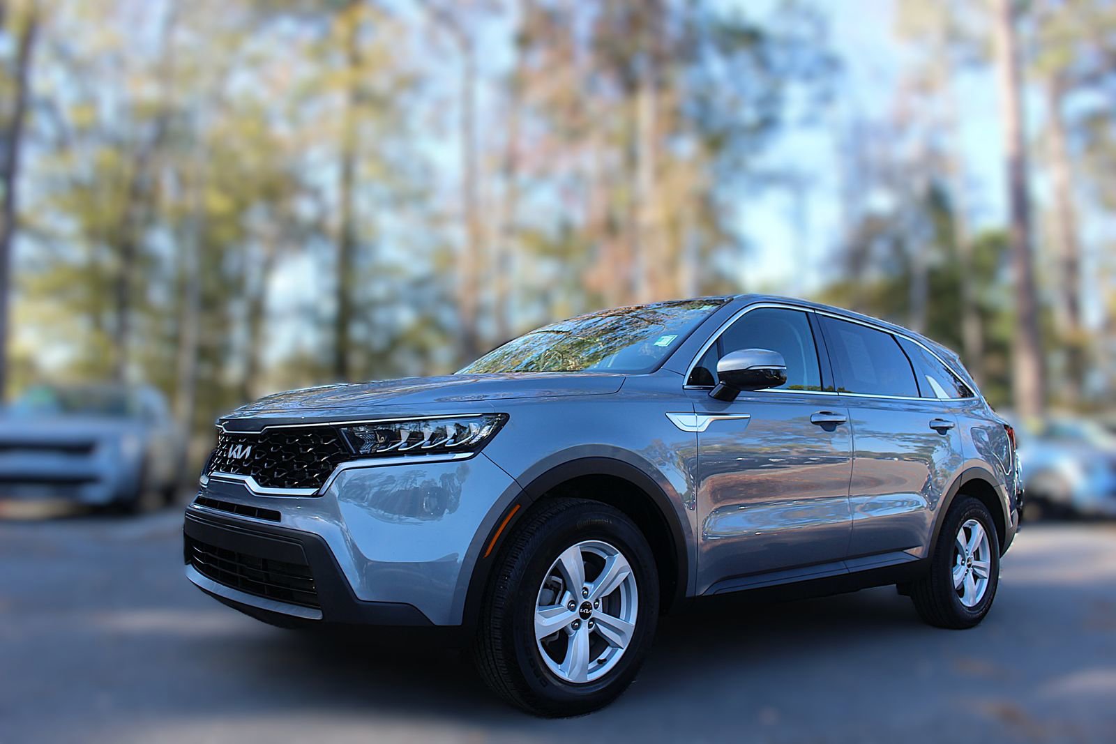Used 2023 Kia Sorento LX image 2