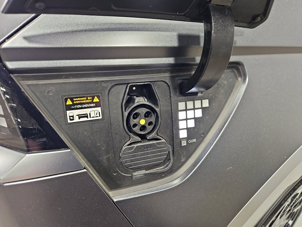 Used 2024 Hyundai Ioniq 5 Limited AWD/4WD image 5