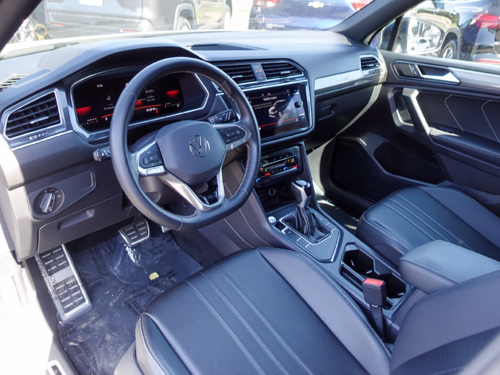 Used 2023 Volkswagen Tiguan SE R-Line FWD image 11
