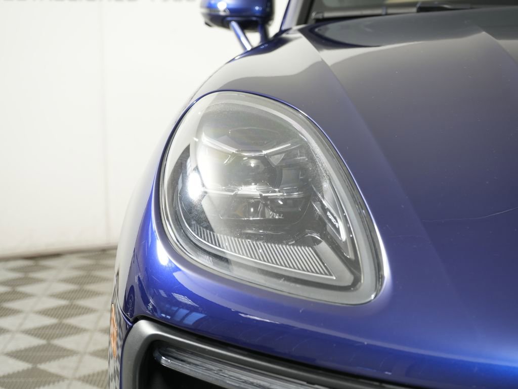 Certified 2024 Porsche Macan image 11