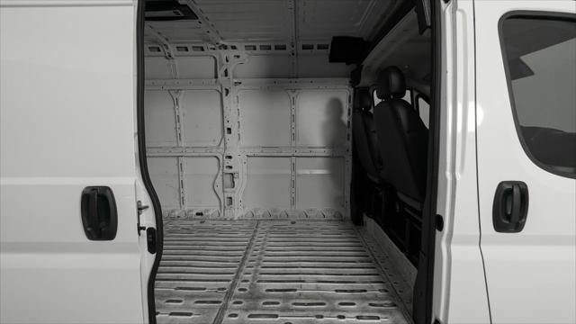 Used 2024 RAM ProMaster 2500 w/ Convenience Group FWD image 16