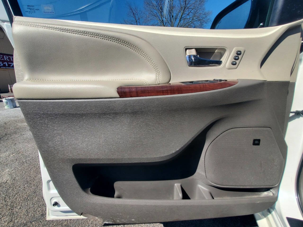 Used 2012 Toyota Sienna Limited w/ Premium Pkg AWD/4WD image 13