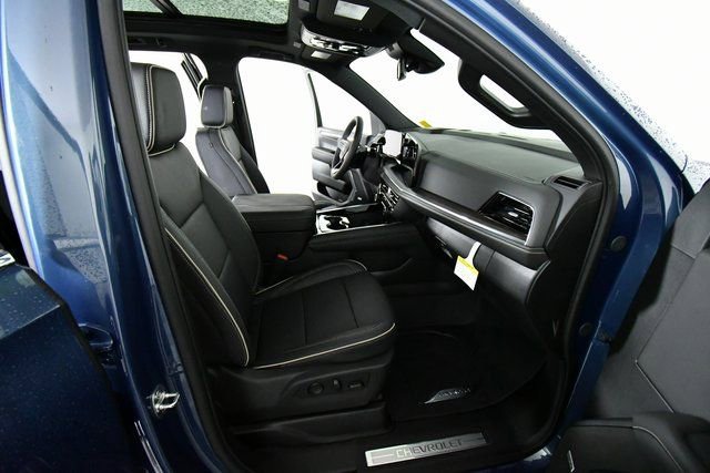 New 2026 Chevrolet Suburban Premier w/ Sun And Tow Package AWD/4WD image 23