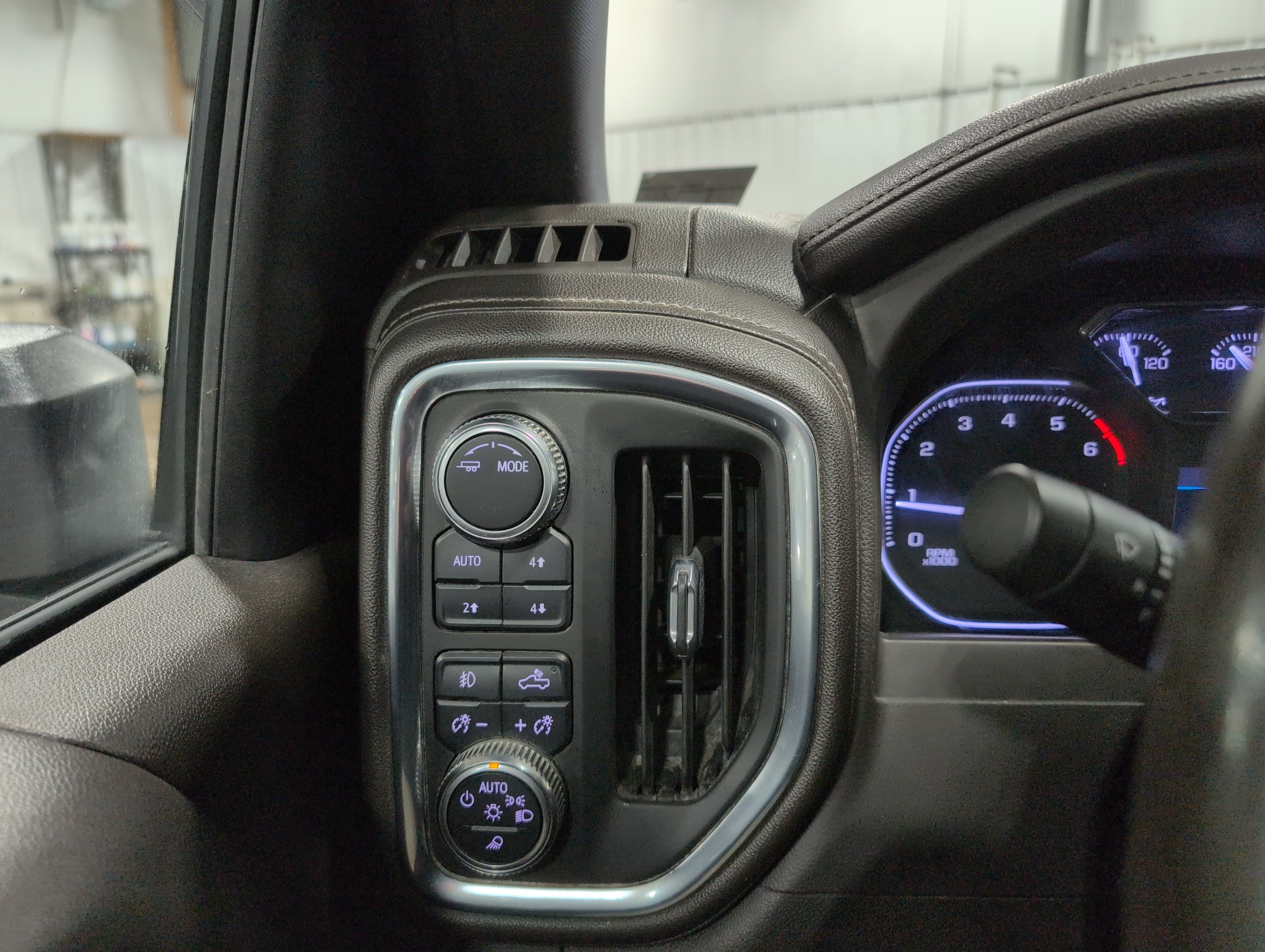 Used 2021 GMC Sierra 2500 SLT w/ SLT Premium Package AWD/4WD image 21