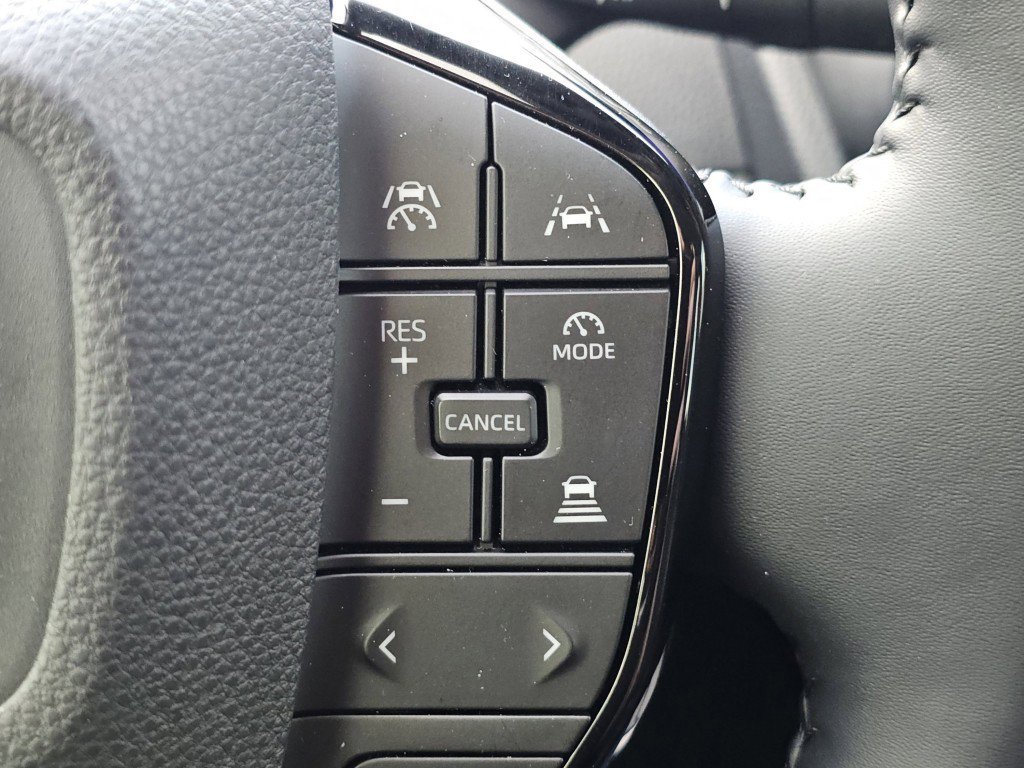 Used 2025 Toyota Prius AWD image 12