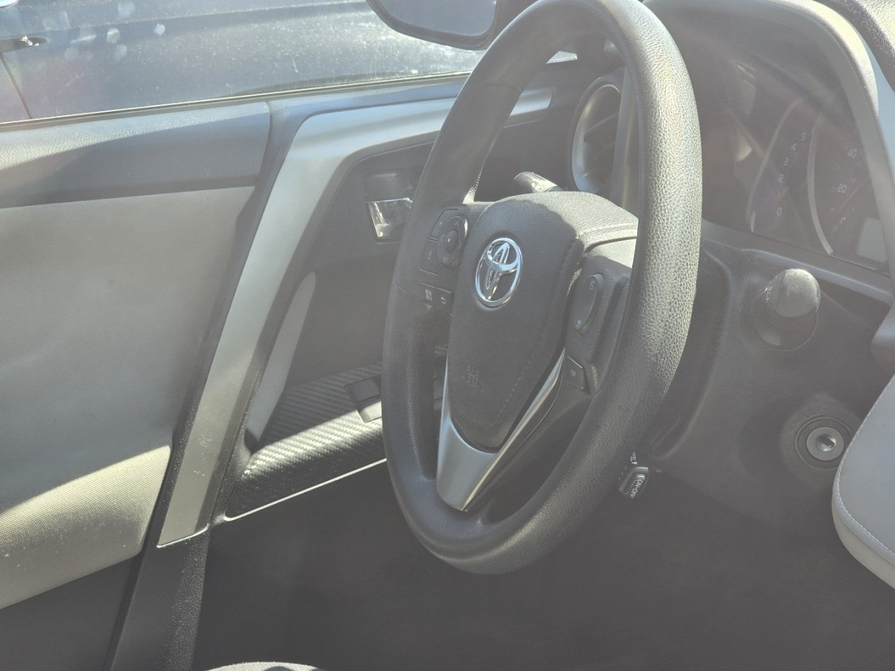 Used 2015 Toyota RAV4 XLE AWD/4WD image 16
