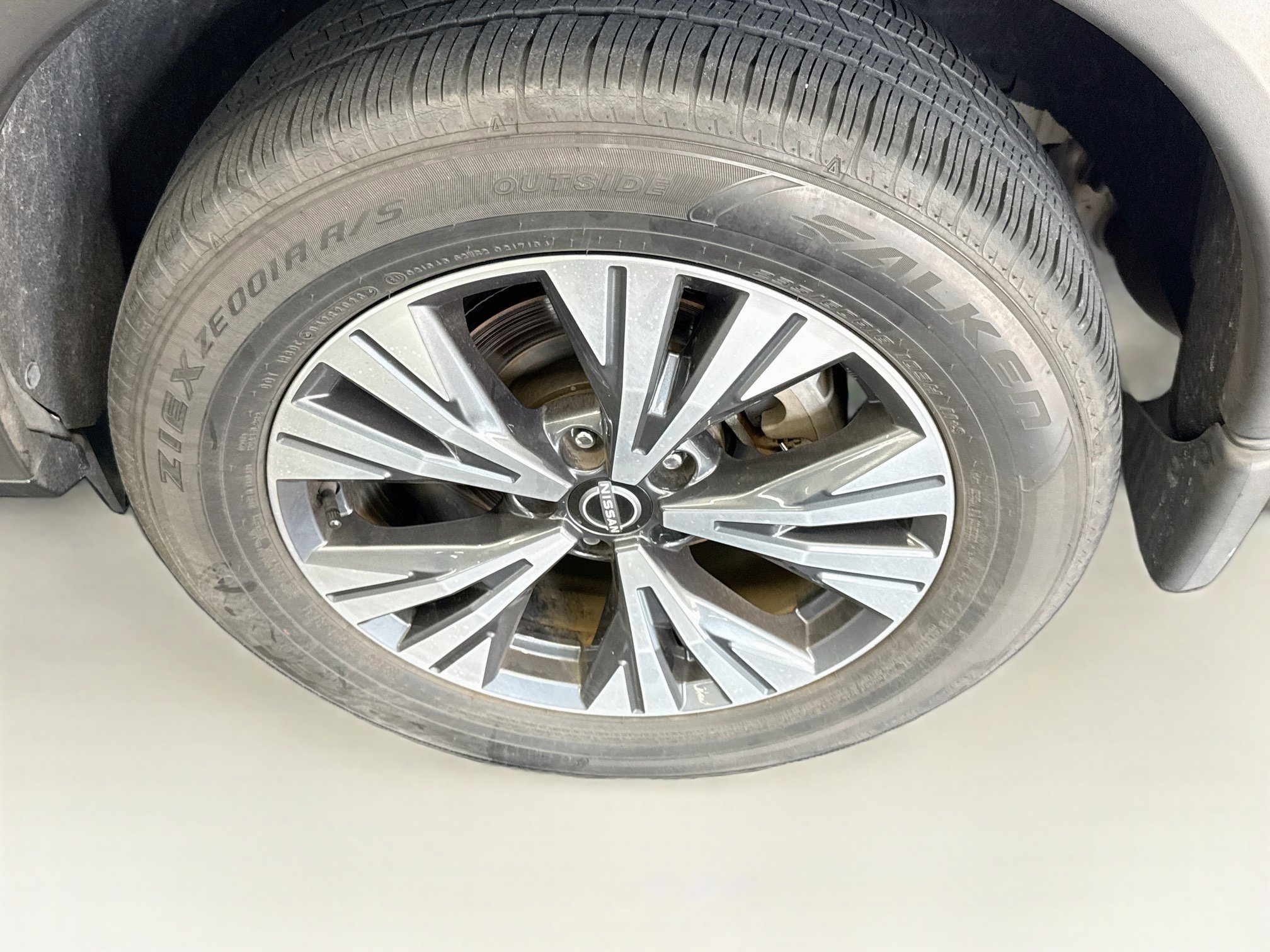 Used 2023 Nissan Rogue SV w/ SV Premium B Package FWD image 11