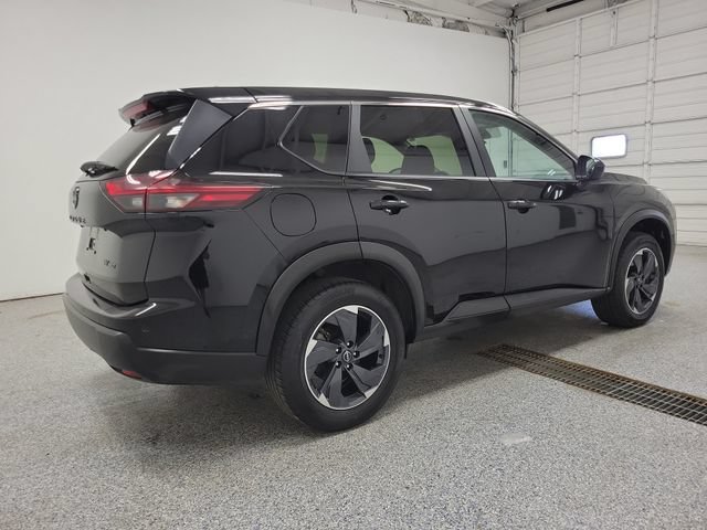 Used 2024 Nissan Rogue SV AWD/4WD image 3