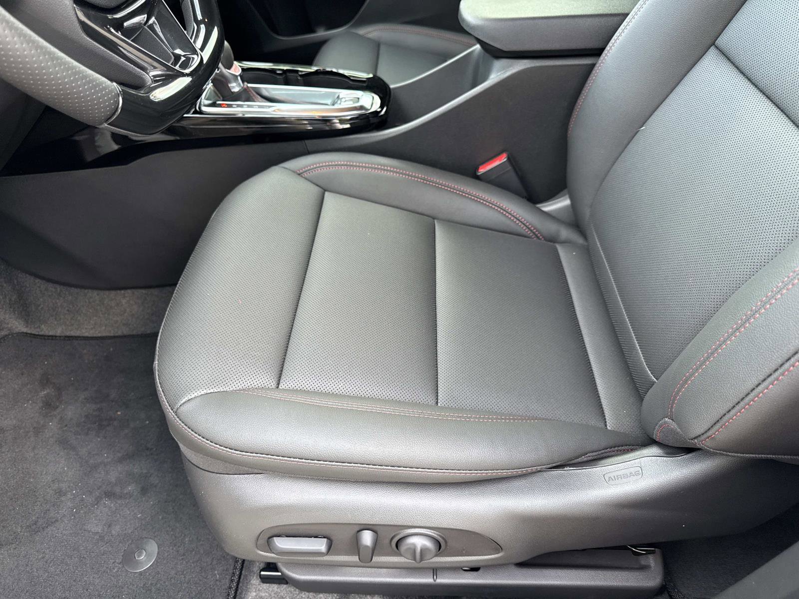 New 2026 Chevrolet Trax RS w/ Sunroof Package image 19