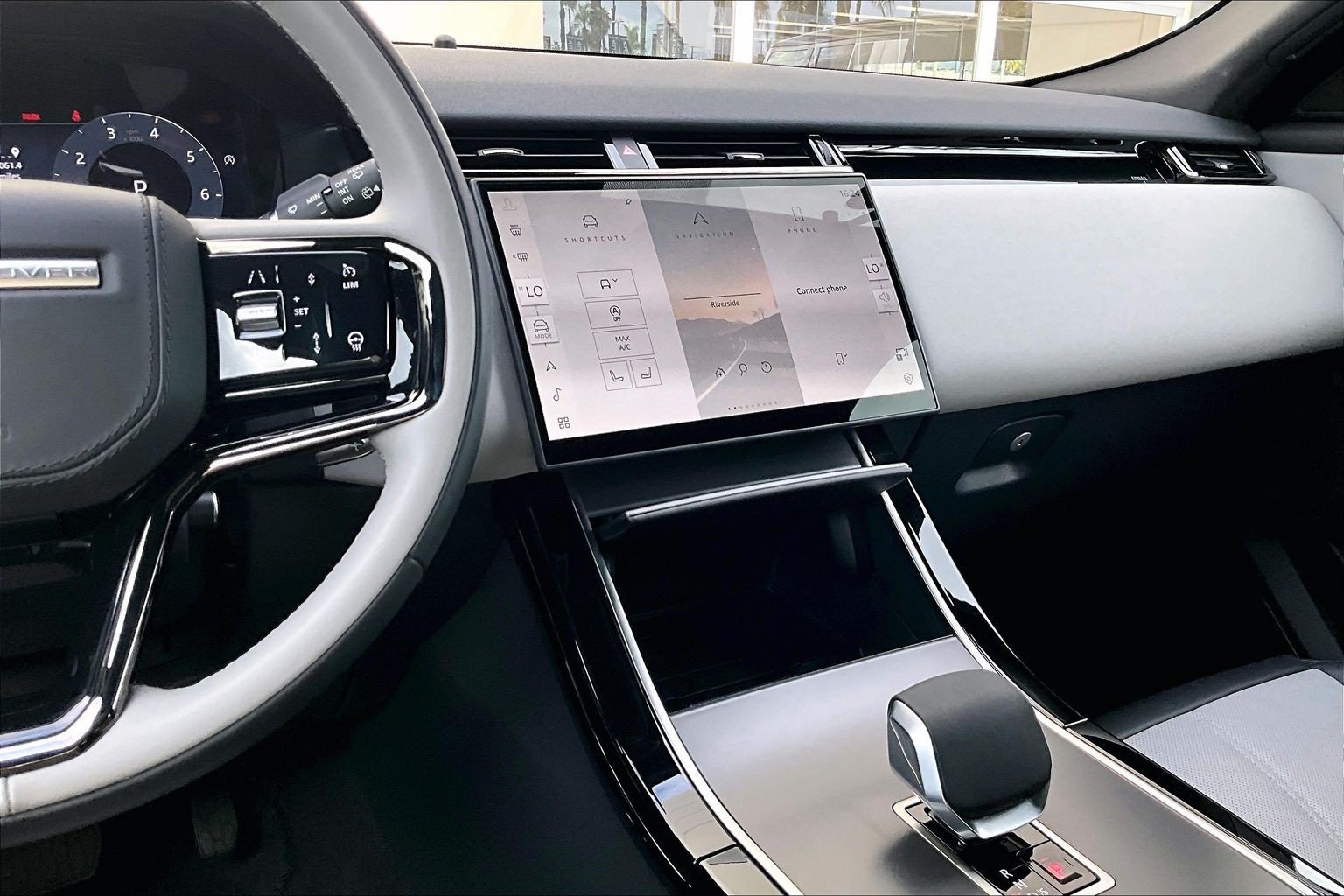 Used 2026 Land Rover Range Rover Velar S AWD/4WD image 6