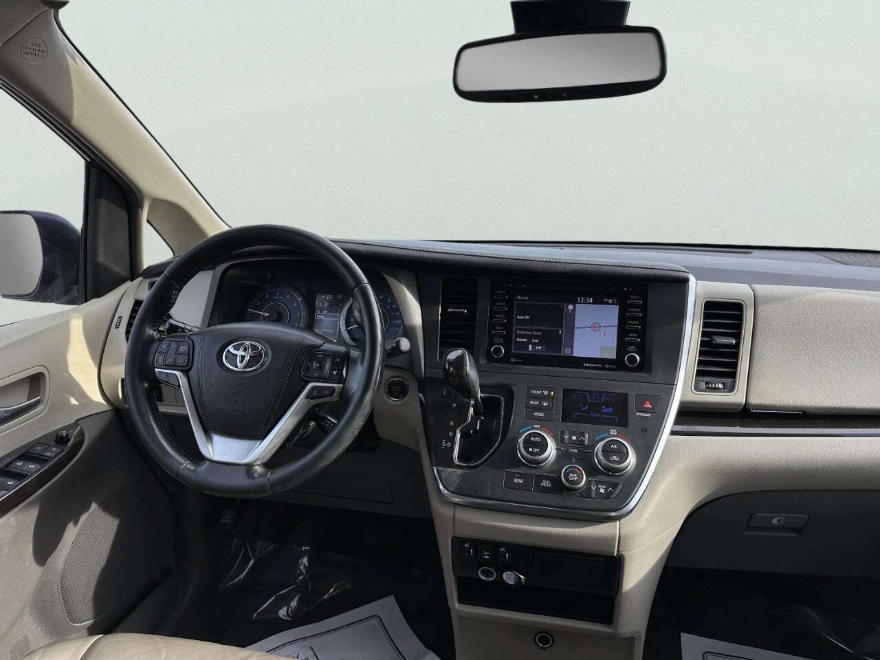 Used 2018 Toyota Sienna XLE w/ XLE Navigation Package FWD image 15