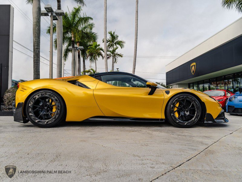 Used 2022 Ferrari SF90 Spider image 9