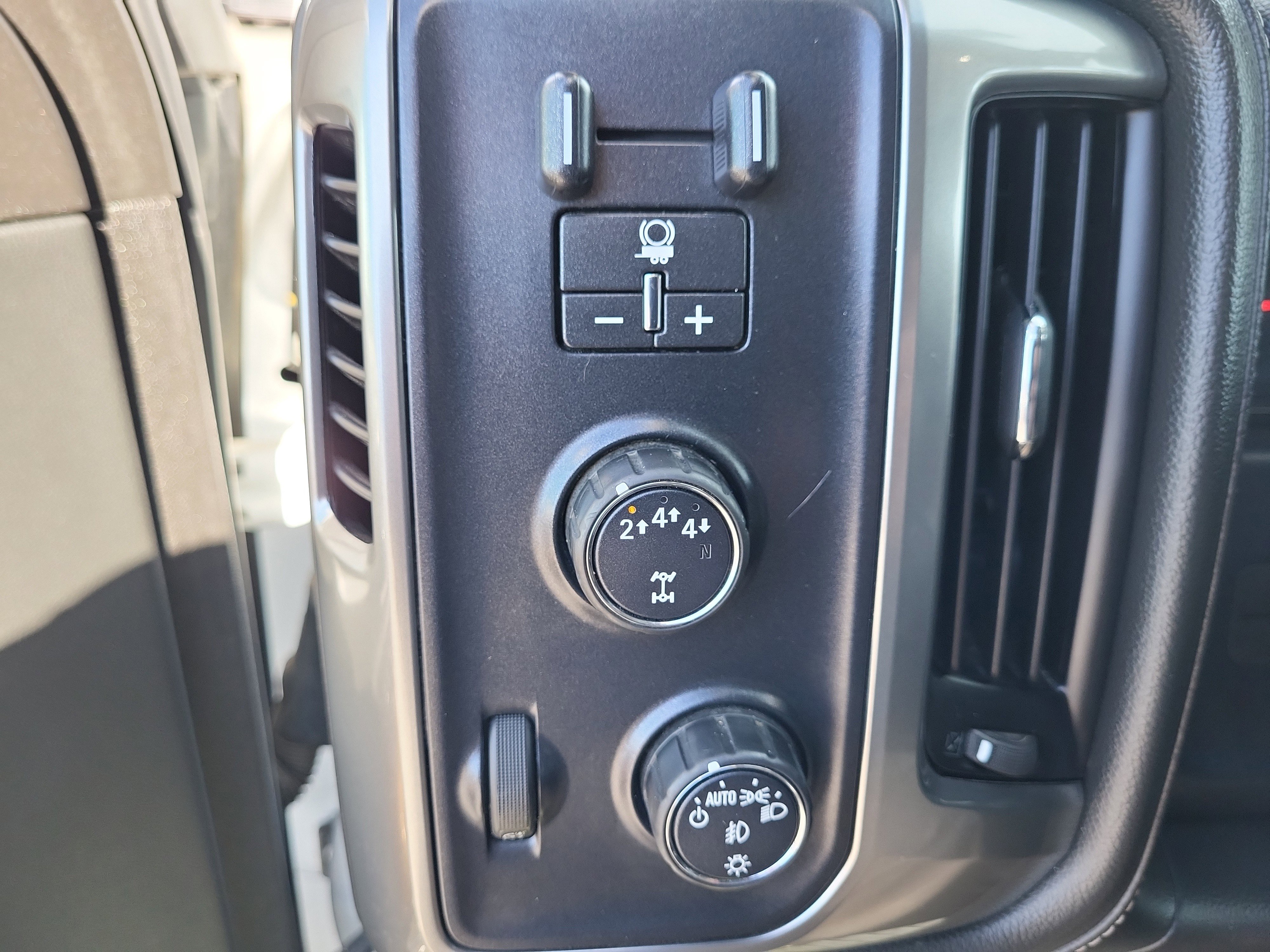 Used 2018 Chevrolet Silverado 2500 LTZ w/ Duramax Plus Package image 28