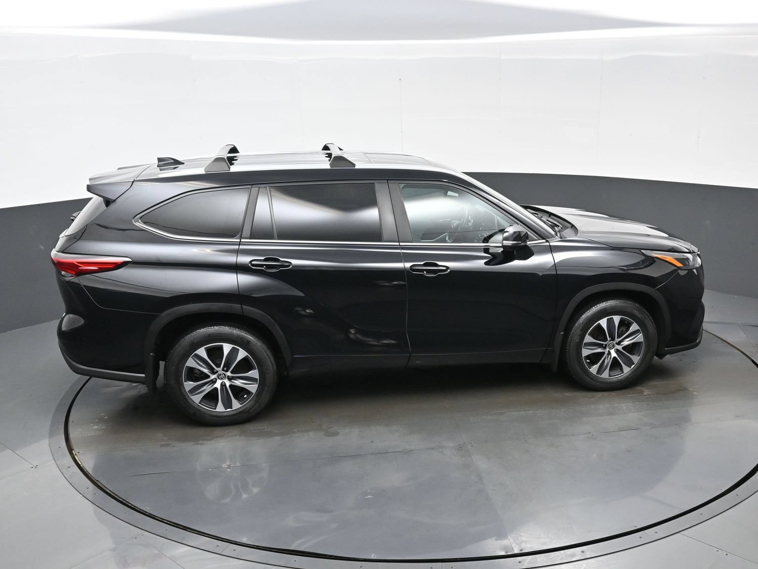 Used 2023 Toyota Highlander XLE AWD/4WD image 41