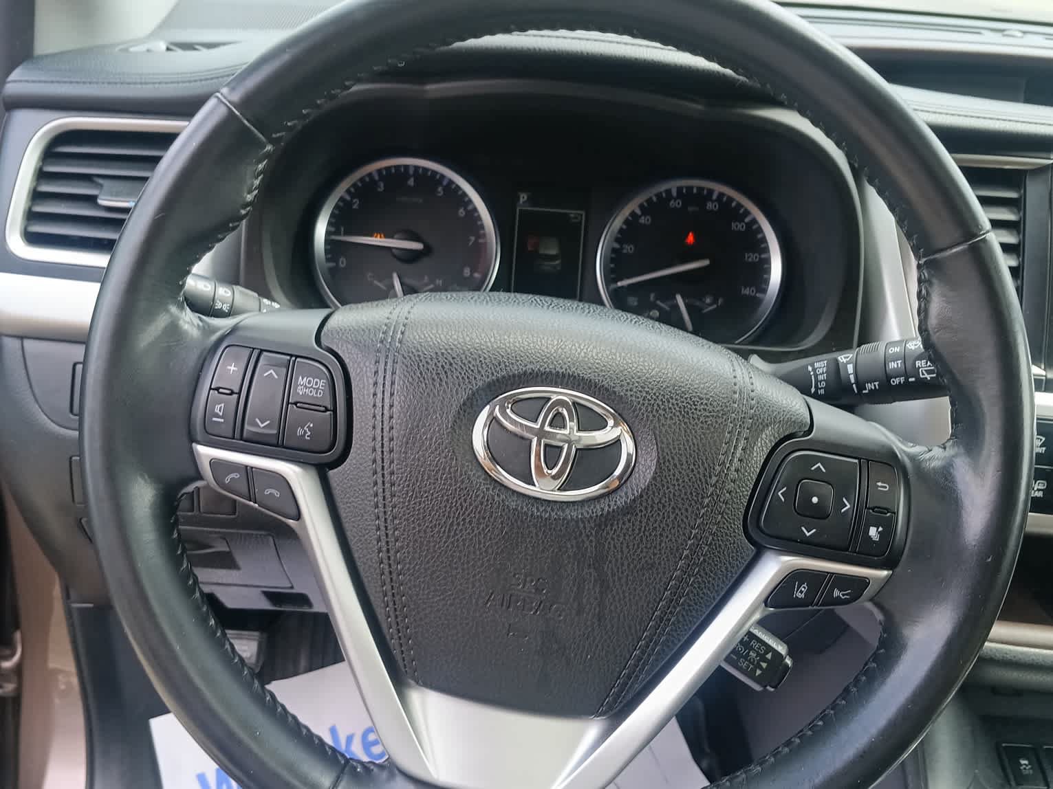 Used 2017 Toyota Highlander Limited AWD/4WD image 10