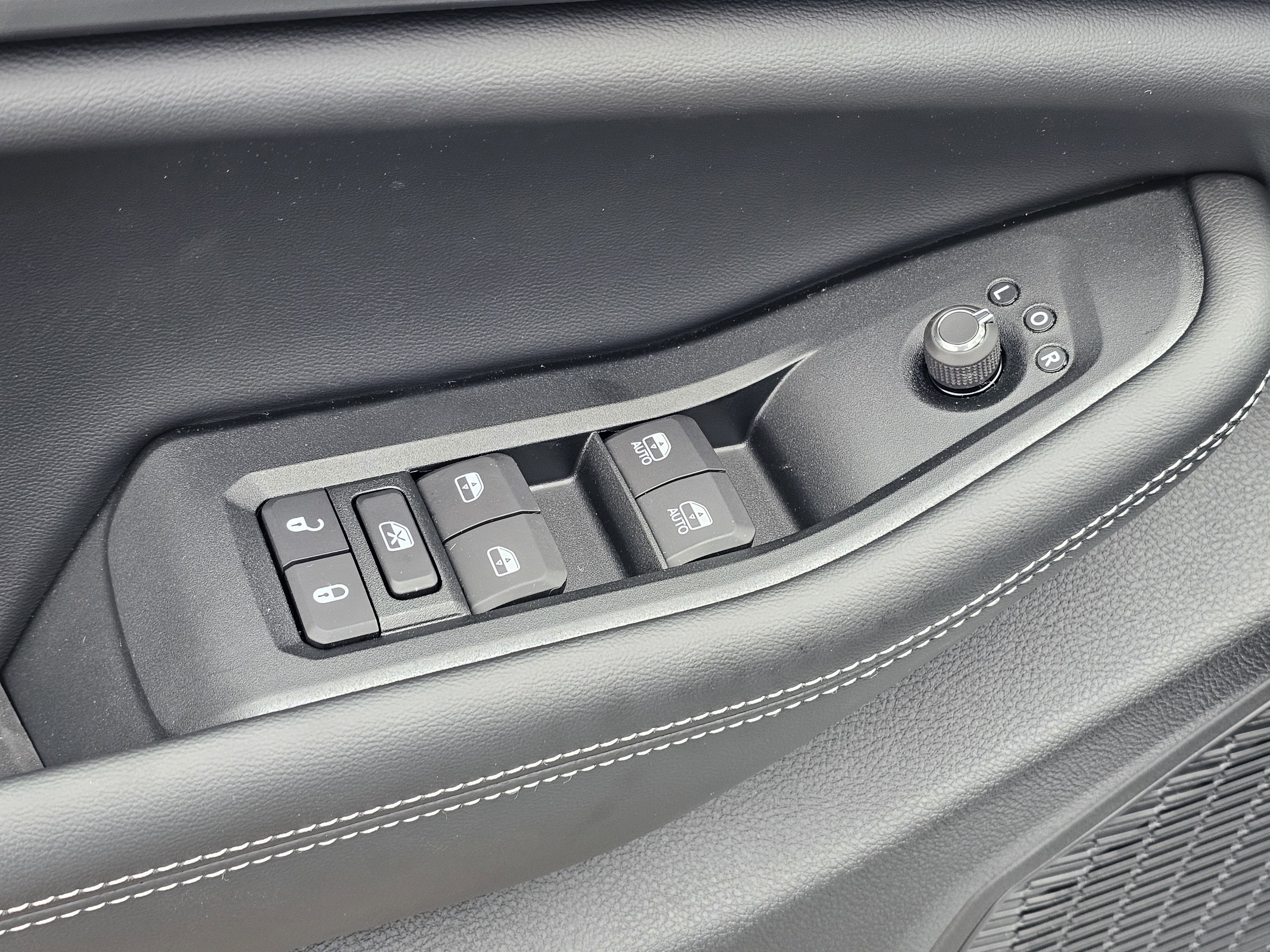 New 2025 Jeep Grand Cherokee Altitude image 14