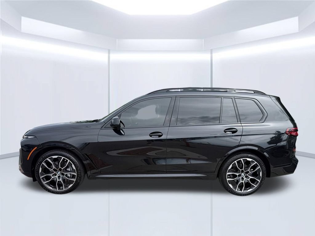 Used 2025 BMW X7 xDrive40i w/ M Sport Package AWD/4WD image 3