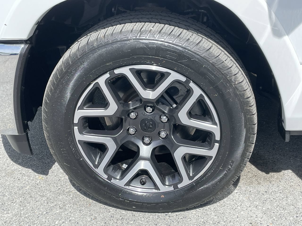 Used 2025 RAM 1500 Laramie AWD/4WD image 26