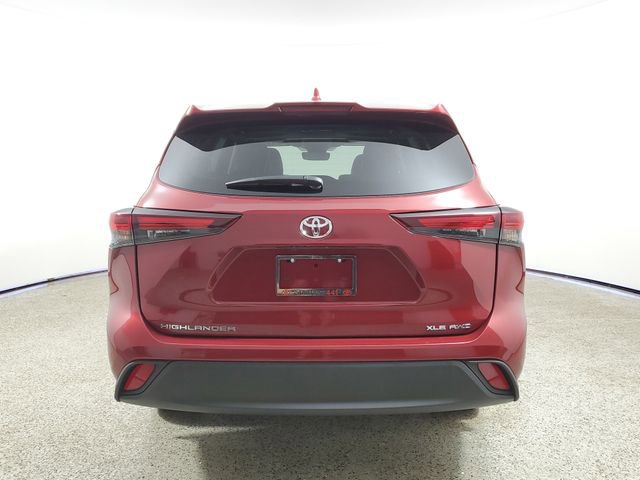 Used 2025 Toyota Highlander XLE image 6