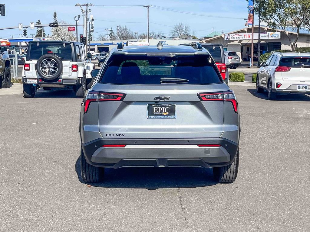 New 2026 Chevrolet Equinox LT w/ Midnight Edition image 3