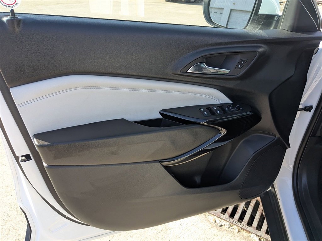 Used 2025 Chevrolet Trax LT w/ LT Convenience Package image 11