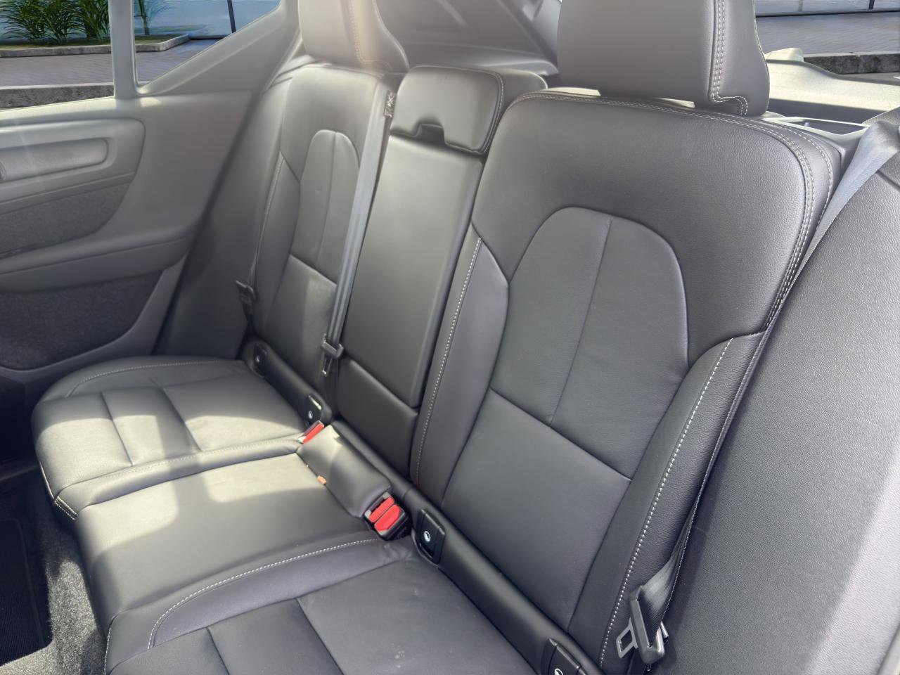 Used 2025 Volvo XC40 B5 Plus image 13