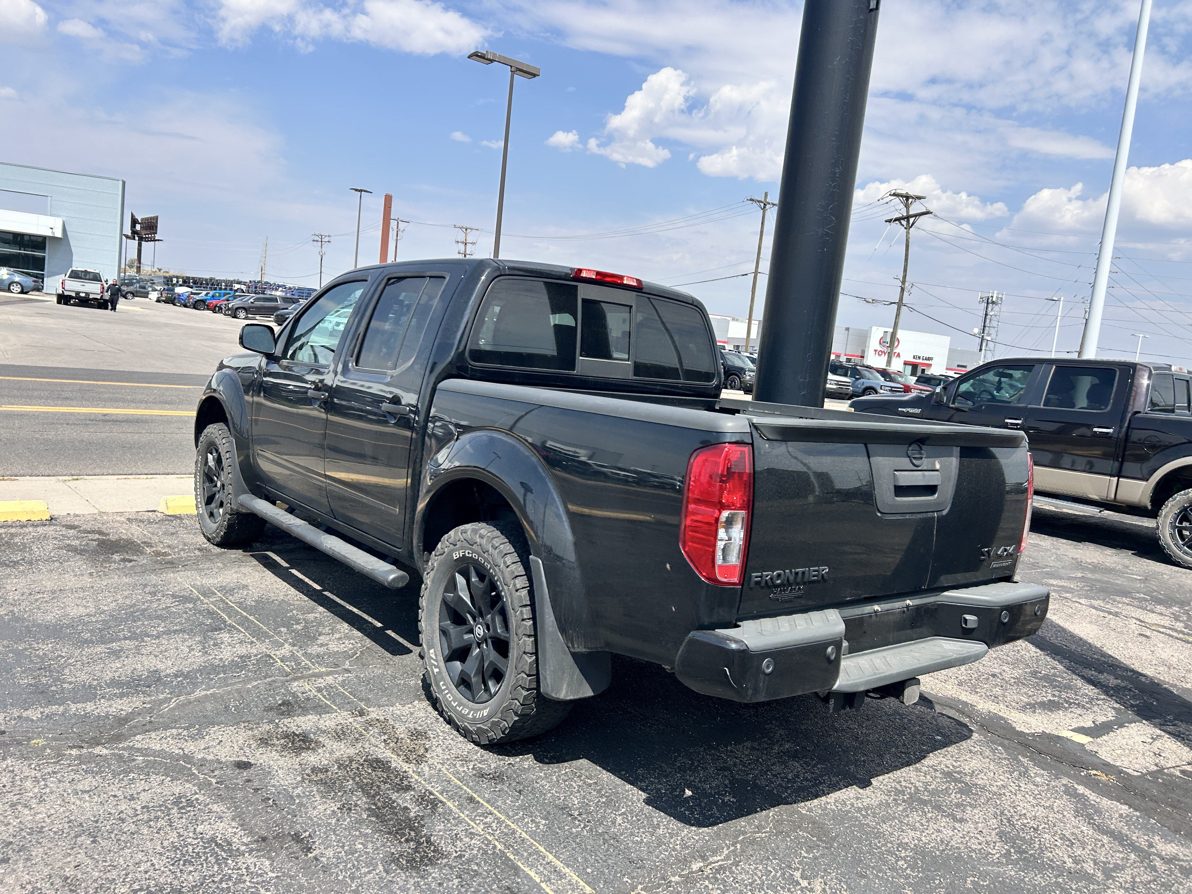 Used 2020 Nissan Frontier SV w/ Midnight Edition Floor Mats AWD/4WD image 5