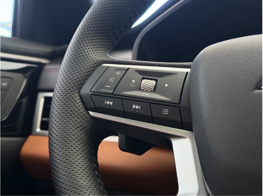 Used 2025 Mitsubishi Outlander 4WD Plug-In Hybrid image 19