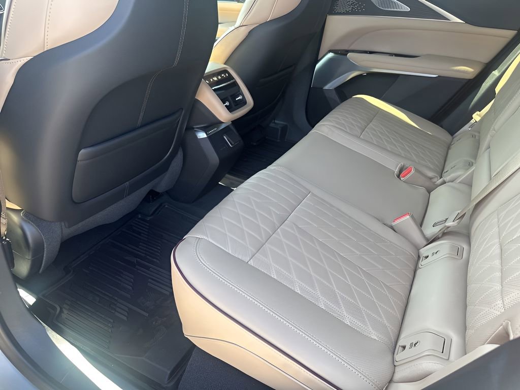 New 2026 Cadillac Lyriq Signature Luxury w/ Nappa Leather Package image 18