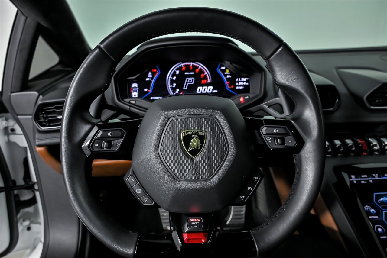 Used 2020 Lamborghini Huracan EVO AWD/4WD image 31