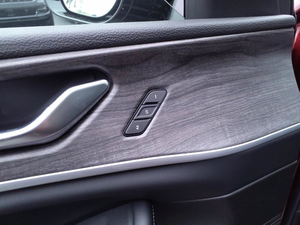 Certified 2025 Jeep Grand Cherokee Limited w/ Luxury Tech Group II AWD/4WD image 7