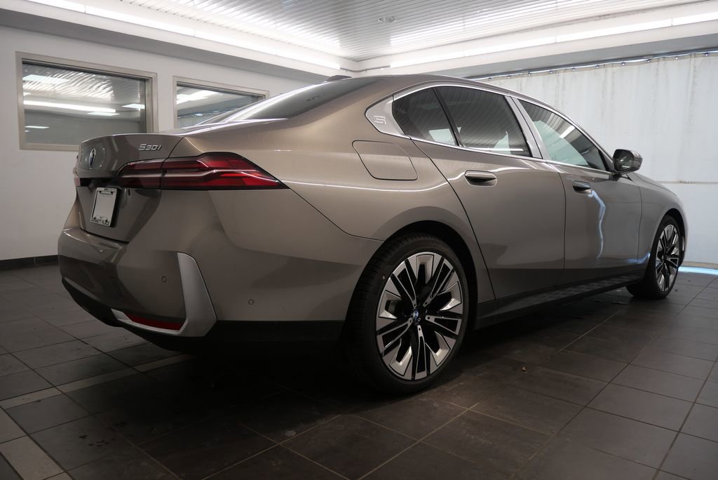 Used 2025 BMW 530i xDrive w/ Premium Package image 6