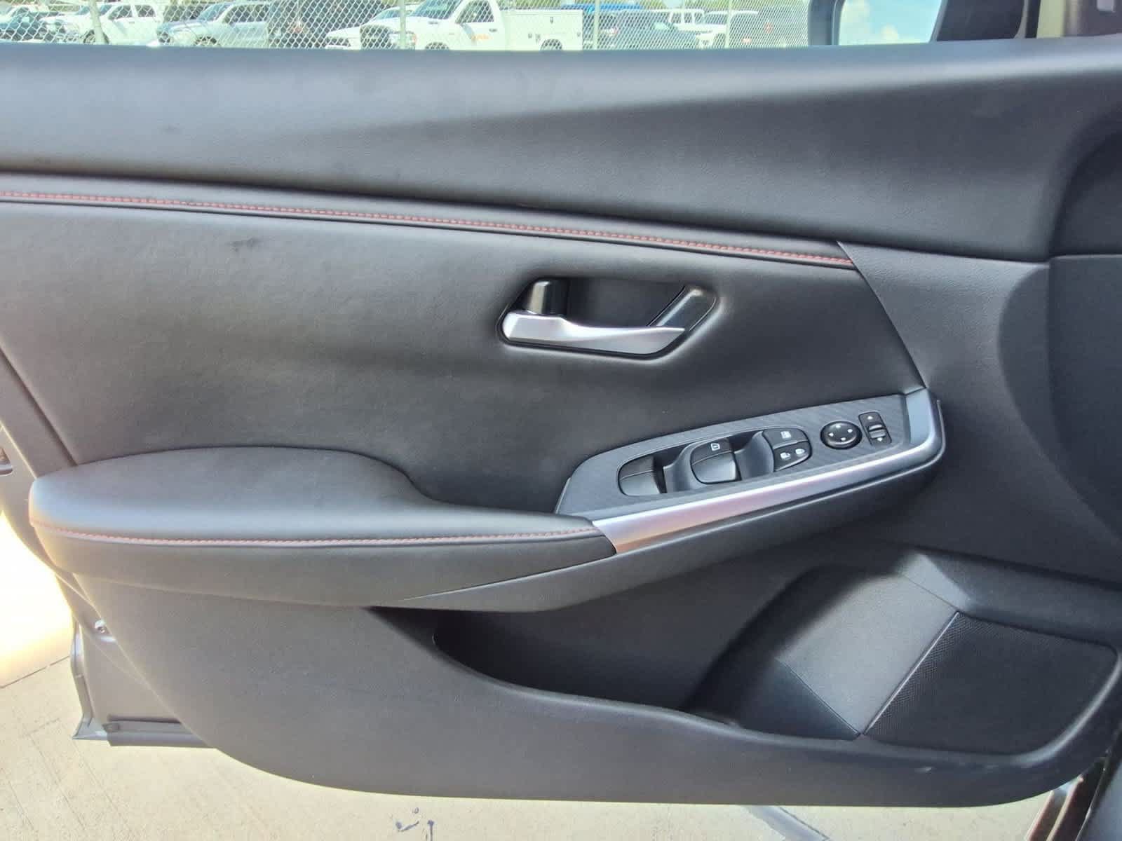 Used 2025 Nissan Sentra SR FWD image 21