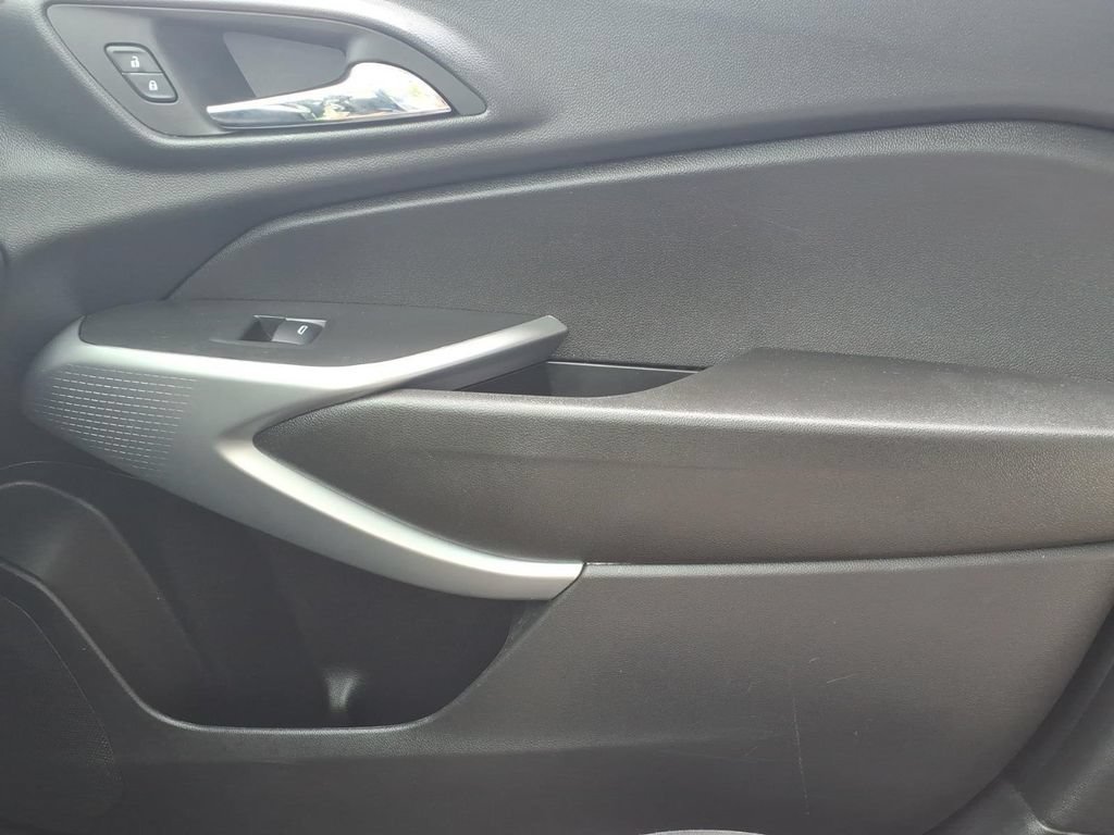Used 2026 Chevrolet Trax LS FWD image 23