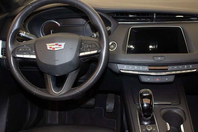 Used 2023 Cadillac XT4 Premium Luxury image 16