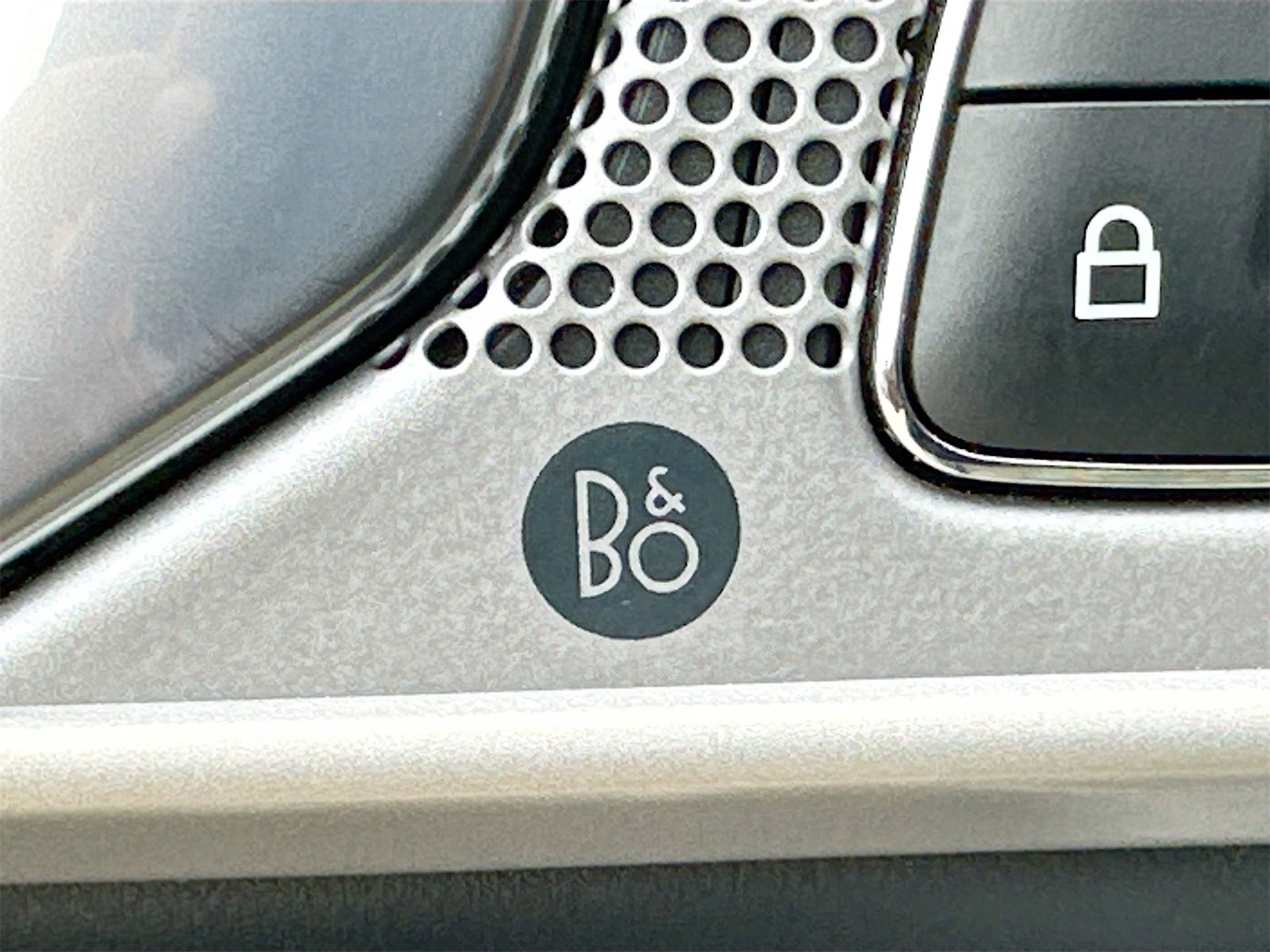 Used 2022 Ford Explorer Limited w/ Equipment Group 301A image 19