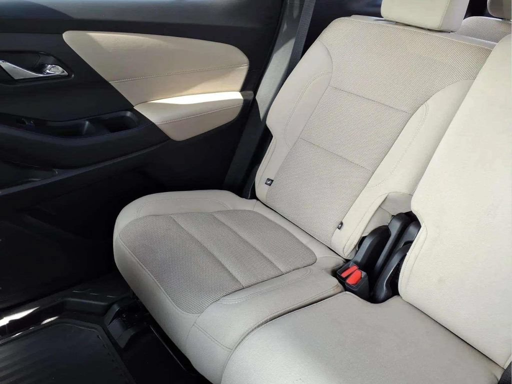 Used 2023 Chevrolet Traverse LS FWD image 16
