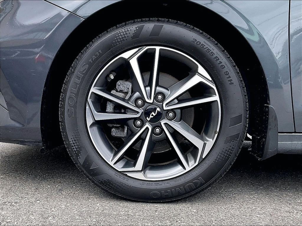 Used 2023 Kia Forte LXS w/ LXS Technology Package FWD image 7