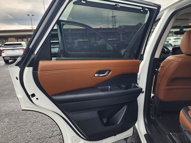 Used 2024 Nissan Pathfinder Platinum w/ Cargo Package image 33