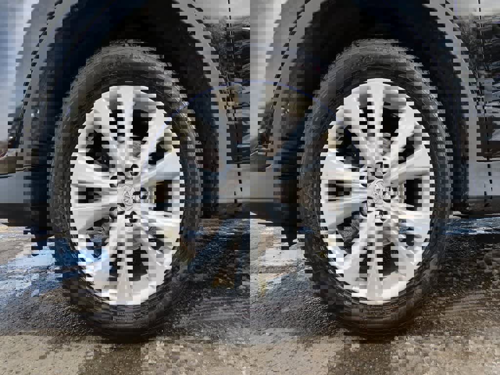 Used 2015 Toyota RAV4 Limited image 9