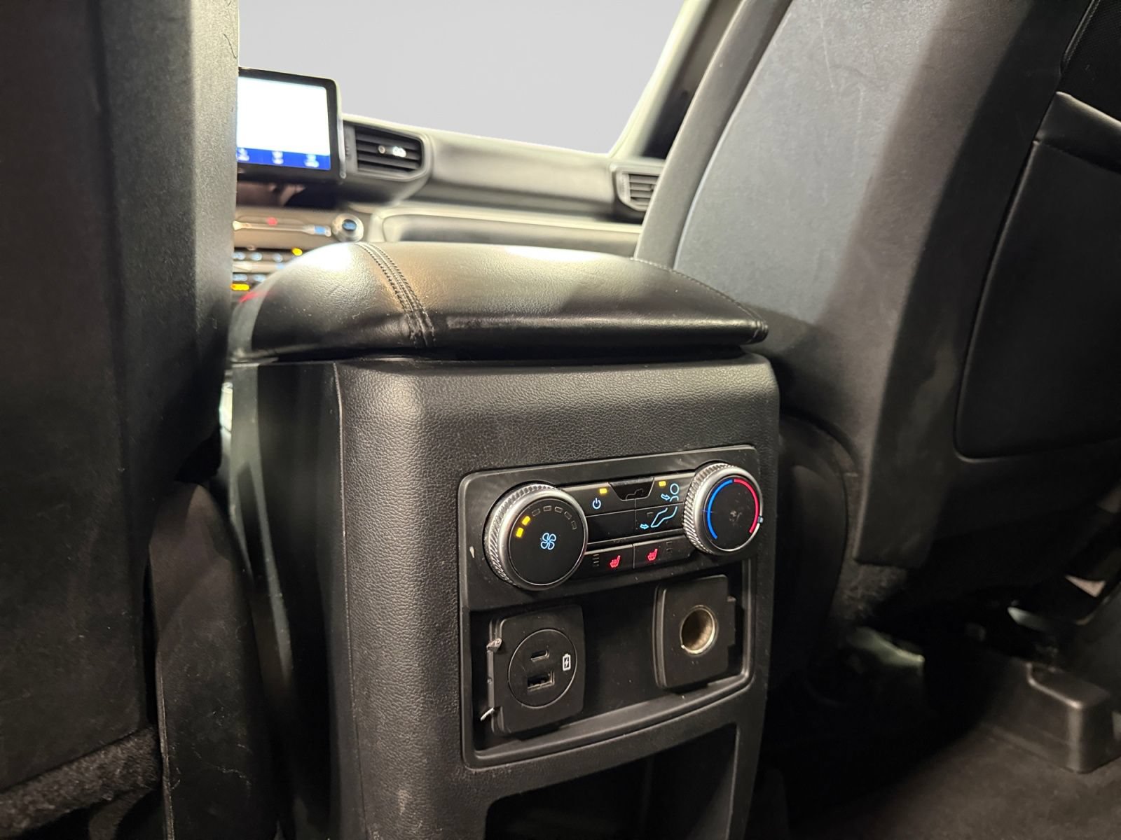Used 2020 Ford Explorer XLT w/ Comfort Package AWD/4WD image 39