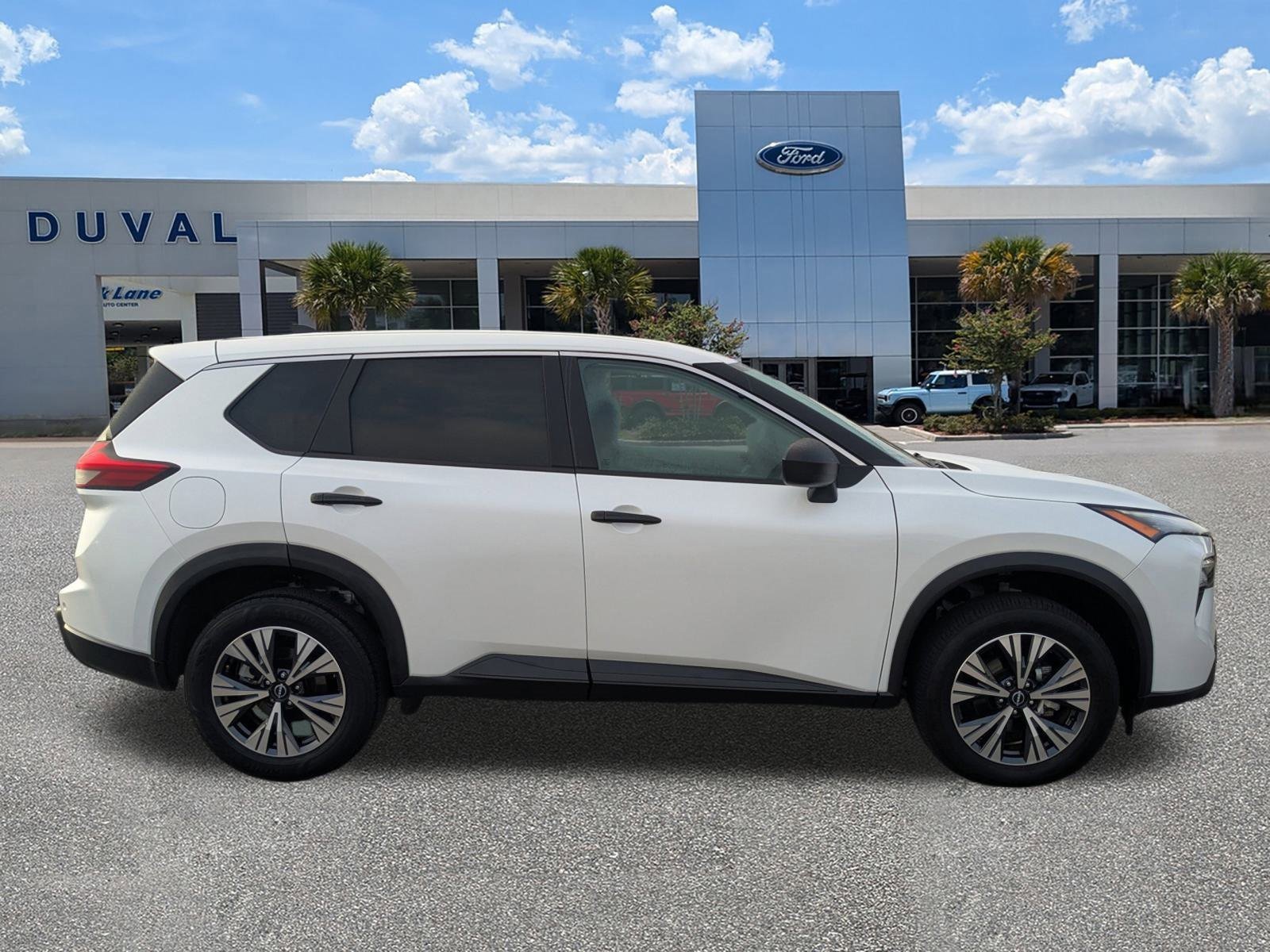 Used 2025 Nissan Rogue S image 3