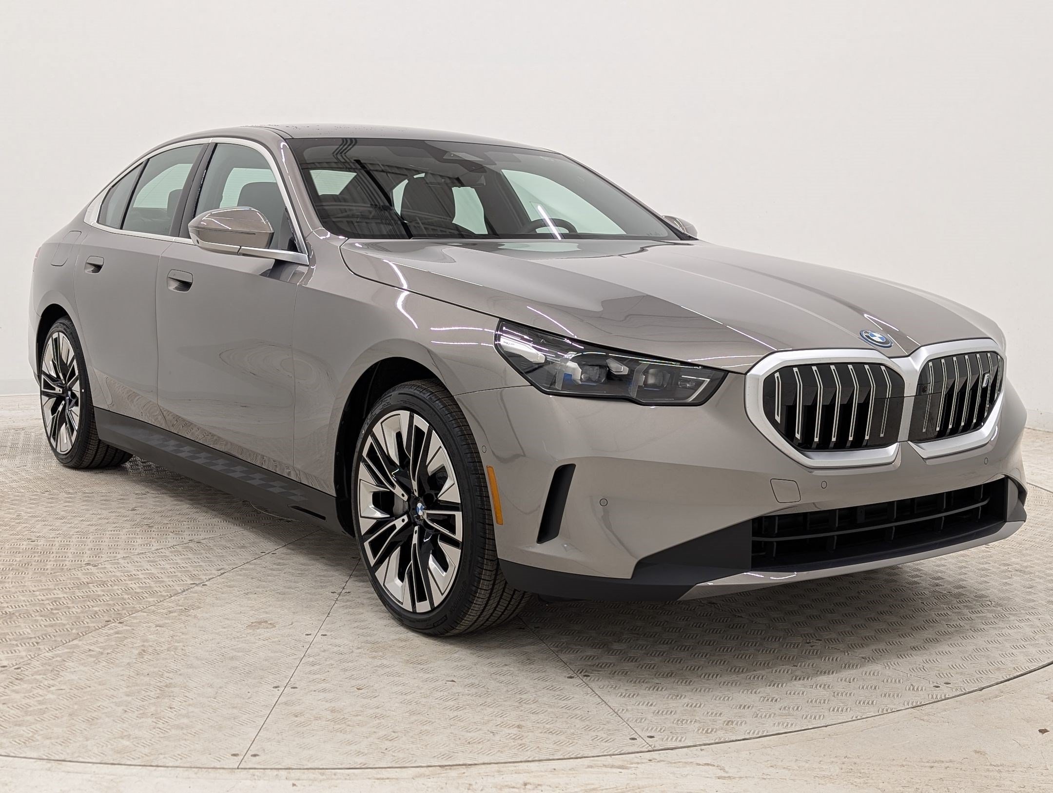 New 2026 BMW i5 eDrive40 w/ Premium Package RWD image 7