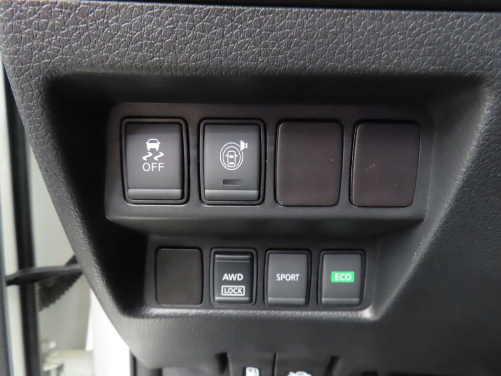 Used 2017 Nissan Rogue SV AWD/4WD image 33
